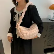 喜挖2店 褶皺雲朵包包女2023新款休閒輕便大容量餃子包個性百搭單肩斜後背包