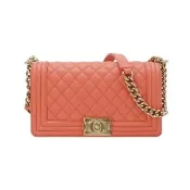 【CHANEL 香奈兒】展示品 Boy 菱格紋粒紋牛皮淡金釦斜背包-25cm(A67086-粉橘)