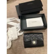 聖誕禮物🎁黑色小皮件🔥香奈兒chanel黑金配色 荔枝皮 經典logo 扣式卡片 零錢包🉑名片🉑鈔票💴對折