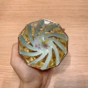 古瓷堂日本回流瓷器 日本回流有田燒幸山窯24k金伊萬里風蝴蝶杯 主人杯 全新全品 內外雙繪 底款金標 杯內滿金杯外滿繪 24k描金光澤閃耀 茶具精品