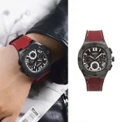【GUESS】黑框 黑面 三眼日期顯示 圓角方型 酒紅色矽膠錶帶 男錶 手錶 父親節(GW0571G4)