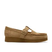 【Clarks】ORIGINALs Wallabee EVO Bar 女款 真皮瑪莉珍袋鼠鞋 (CLF83152R深沙色)