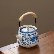 全球選品1館 生活百貨 國潮新款汝窯青花纏枝蓮提樑壺茶壺復古防燙家用新款陶瓷茶道用具