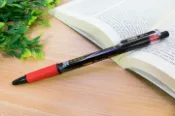 文具通OA物流網 【文具通】TOWO 東文 BP-1 黑珍珠 中油筆 自動 原子筆 0.7 紅 A1011547【APP滿額下單10%點數(單一帳號最高1000點)】9/30止