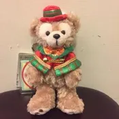日本Disney 2015東京海洋迪士尼Duffy達菲聖誕節系列 紅帽披風款 站姿吊飾組