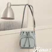 KINAZ 雙背帶拼接皮革輕量尼龍肩背斜背水桶包-冰河藍-企鵝系列