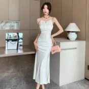 【衣隅Yiyu】🎈隔日到貨🎈 夏季新款 白色掛脖吊帶連衣裙女 黑色緞面魚尾群 高級感禮服裙 白色洋裝