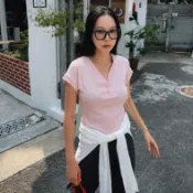 【預購】女生簡約休閒百搭V領修身純棉素面扣子上衣 黑 乳白 灰 粉【07.31】東大門-M17726