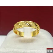 豐瓏銀樓 豐瓏珠寶簡單斜紋黃金戒指 珠寶玉石可當男生尾戒 情人的節禮物 生日禮物 黃金對戒 可折抵蝦幣可