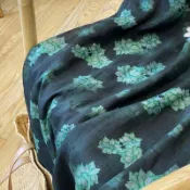 洋裝 大尺碼女裝 韓系穿搭夏天 連身裙 洋裝連身裙 復古黑底綠荷純亞麻連身洋裝 柔軟透氣垂墜大擺遮肚藏肉 文藝松弛感 
