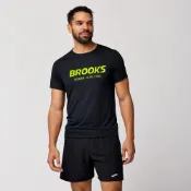 【BROOKS】男 Distance 短袖上衣 3.0_經典黑/BR山系Logo (211502064)