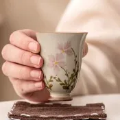台灣現貨草木灰小雛菊聞香杯主人杯功夫茶具陶瓷茶杯品茗杯家用水杯子單杯