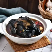 (店+)【良品開飯】黃金黑蒜燉烏雞2300g 全家 年菜 預購 黑蒜 雞湯 烏骨雞
