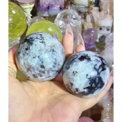 ✨星星夢想水晶花園✨產地（印度）斯里蘭卡天然藍月光（黑碧璽共生）水晶球（含底座）