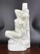 柴燒～70年代國營龍泉窯青瓷影青釉浴女臺燈塑像齒存打，釉水好，燥形婀娜，體態優美，國營龍泉常見梅子青釉，彈