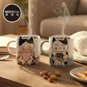 摩達客◉開運招財◉萌系療癒開運招財貓抱福抱魚陶瓷馬克杯組