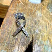 香港兩毫絲帶襟針