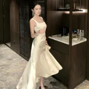女生衣著 正韓洋裝 連身洋裝 連身裙洋裝 洋裝 洋裝白色緞面吊帶洋裝女夏顯瘦魚尾長裙夏日絕美約會穿搭