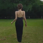 悅顏時尚精品💖法式復古性感海邊度假洋裝 大露背修身顯瘦冰絲小黑裙 吊帶裙長款洋裝連衣裙 優雅冷淡風氣質洋裝 針織裙打底