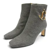 【DOKODEMO】全新未使用 △ JIMMY CHOO CHOO MINORI 65 短靴/踝靴，飾有 JC 標誌五金件，側拉鍊，灰色配金色五金件，尺寸 35，義大利製造，女款，附防塵袋