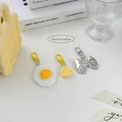 (店+)【FEE BABY】蝴蝶結 荷包蛋 起司吊飾 可愛吊飾 鑰匙圈 鑰匙扣 air pods 掛件 包包吊飾 荷包蛋 起司 蝴蝶結