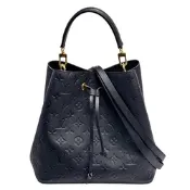 LV Louis Vuitton路易威登 M45256經典Neonoe MM系列Empreinte皮革束口斜背/肩背水桶包(黑色)