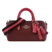 COACH 立體馬車LOGO撞色荔枝紋皮革流蘇掛飾織布背帶兩用圓桶包(小)｜JS Maxx官方旗艦館