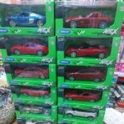 PORSCHE SUBARU LAND ROVER 全新家庭玩具壓鑄 WELLY 原裝壓鑄開門豐田 INNOVA BUG