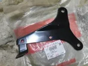 SYM公司貨，B8B 排氣管 M69吊鐵：野狼傳奇R狼R2金狼噴射野狼三期舊狼排氣管吊鐵消音器吊架排支架管，非老狼管吊鐵