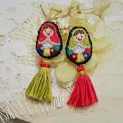 俄羅斯娃娃刺繡耳環(紅+綠)