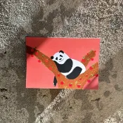 Daily a HA 明信片/卡片 蘋果樹上的阿Q熊貓 懶懶開心就似偶啦