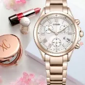 【CITIZEN 星辰】XC 三眼光動能計時女錶 -玫瑰金/32.5mm FB1405-58A