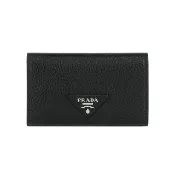 【PRADA 普拉達】縫線三角浮雕Logo 粒紋皮革釦式二折中夾(黑色)