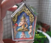 泰國精品【坤平抱女 巴拉吉 蝴蝶 3效合一 稀有特別老牌 雙效加強 ~老牌D】 古巴派灣 已開光加持~泰國佛牌