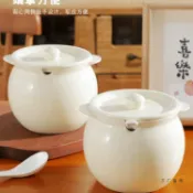 全球選品1館 生活百貨 豬油罐家用耐高溫陶瓷廚房紅油辣子辣椒油專用帶蓋葷油罐子調味罐