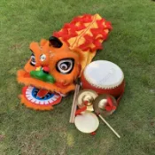 1月1日閒暇時舞獅 醒獅 獅被 獅子頭 道具 兒童錶演 錶演獅被 演出裝扮道具 民俗技藝 舞龍舞獅兒獅子頭舞獅兒童獅頭幼