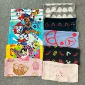 《小狗/胖鳥/小熊/水果/食材/小女警/屁桃君/KT/米奇》印花/色織/紗布毛圈大方巾。長寬約34x35。純棉。大11