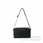 《全球奢品免稅代購》ISSEY MIYAKE 三宅一生 新品 SADDLE BAG 單肩包 斜挎包 BB64AG131