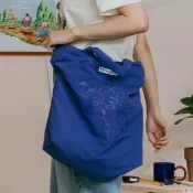 【gozo】迪士尼系列 三隻小豬膠印澎澎手提袋(寶藍/淺卡其)