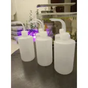 擠壓式彎嘴澆水壺500cc瓶(鼠婦飼育盒固定點方便澆水)、小盆栽澆水