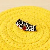 Plus 1 日本鯉魚旗金屬徽章胸針心口針