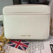 【PopChill】charles & keith 鑰匙鎖鍊小方包 奶油色 相機包 小ck