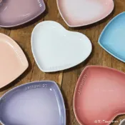 Le Creuset 心型盤 愛心盤 點心盤 蛋糕盤 餐盤 17cm 貝殼粉 雪花白 晴空藍 藍鈴紫 薄荷綠 現貨供應中