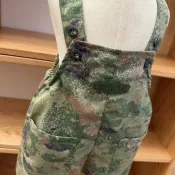 ♞,♘,♙軍娃兒童叢林迷彩背帶褲男童女童送標嬰兒迷彩服小軍娃衣服套裝