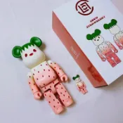 BE@RBRICK CLOT 草莓 100％ & 400％