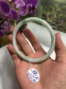 天然翡翠玉環～《圓骨鐲～k款 》～難得的 大手圍玉鐲～21.5號手圍， 內徑66mm寬6mm厚7mm～天然緬甸產的真玉鐲