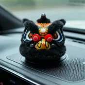 【Drip drop】[黑獅]醒獅招財車載擺件張飛獅子頭模型送禮物玩具舞獅毛絨小獅頭