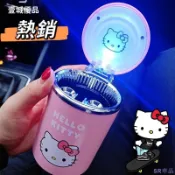 促銷新店😛hello kitty 哆啦A夢車載車用發光卡通多功能煙灰缸帶led藍燈帶蓋創意女士高檔煙灰缸