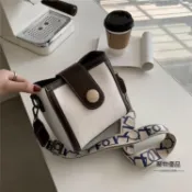小包包女包水桶包百搭寬帶側背斜背包【聚物優品】