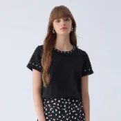 【ILEY 伊蕾】花型縫飾棉質簡約百搭上衣(黑色；M-2L；1241461202)
